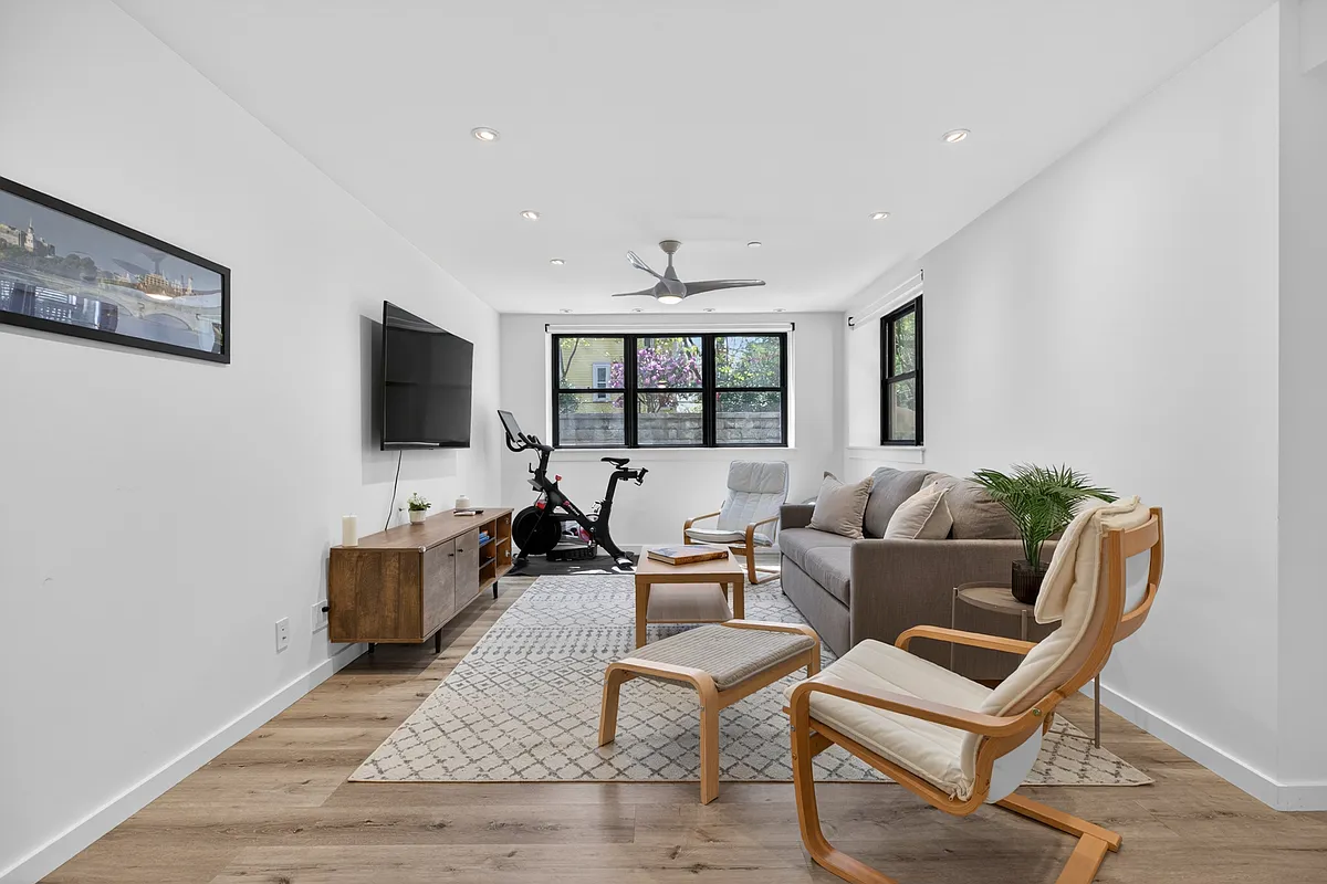 Building Photo - 96 Henry St #2