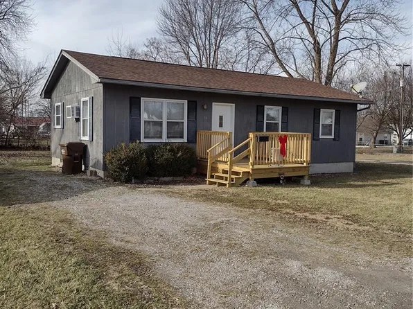 16 N 16th St, Bowling Green, MO 63334