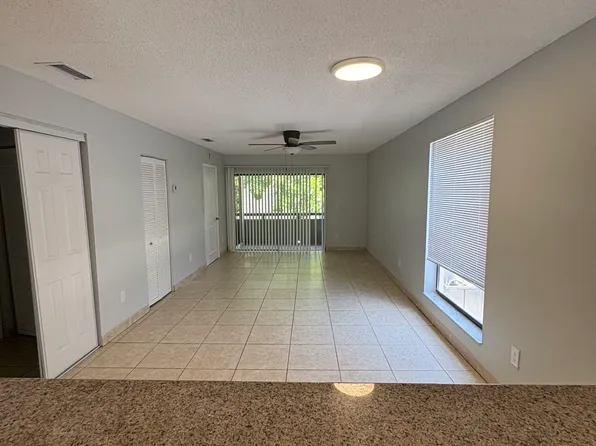 1650 NW 4th Ave APT 108, Boca Raton, FL 33432