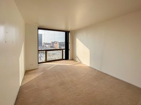 5th image of 4343 N Clarendon Ave APT 813