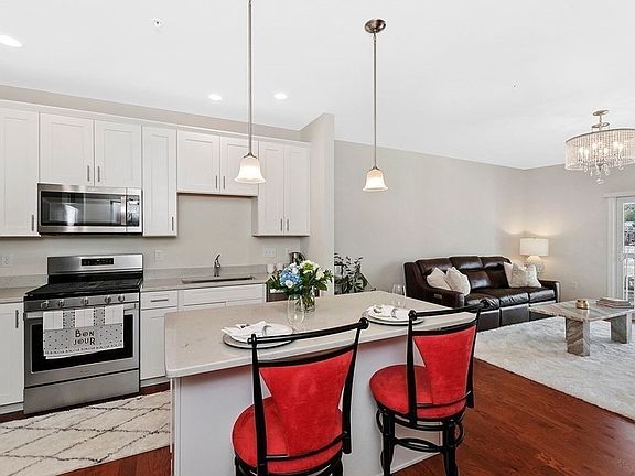 4th image of 120 University Ave #2110