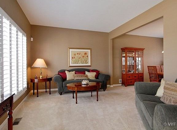 2nd image of 1S060 E Mallory Dr