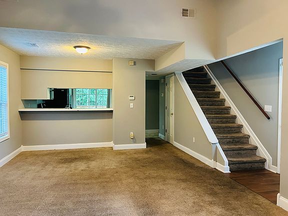 4th image of 207 Hillcrest Dr