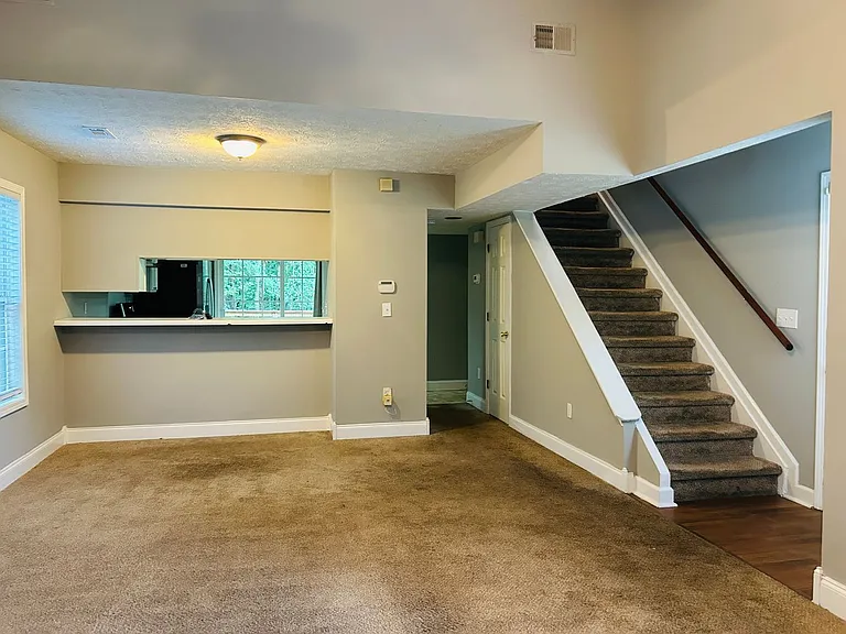 207 Hillcrest Dr — Photo 4
