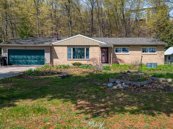9986 S West Bay Shore Dr, Traverse City, MI 49684