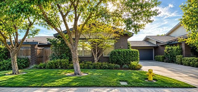 1st image of 725 N Silvervale Drive