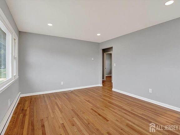 5th image of 333 Midland Ave