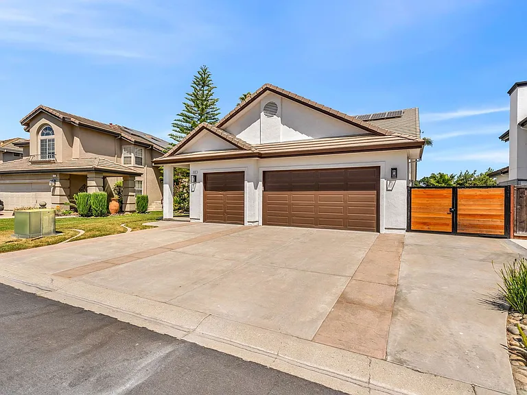 2317 Wayfarer Dr — Photo 4