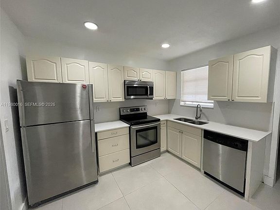 4th image of 930 Benevento Ave Unit 930