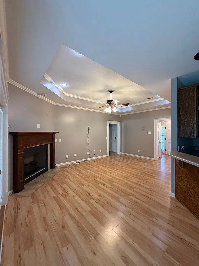 Available NOW- 806 Alberta Street — Photo 3