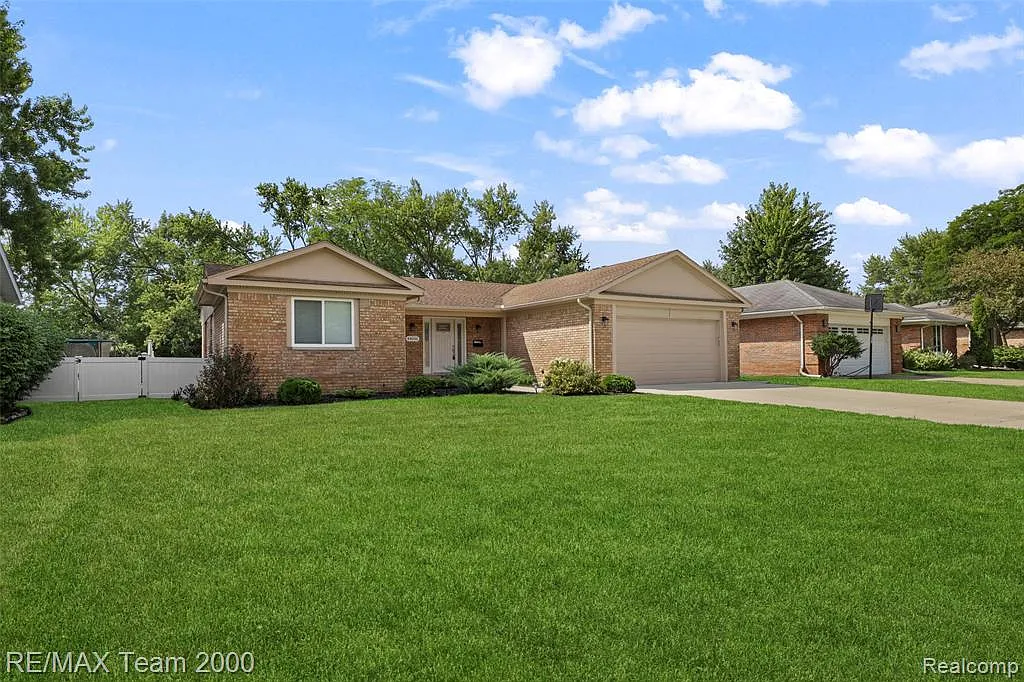 3 bed, 2.0 bath, 1471 sqft, $2,700 — Photo 1
