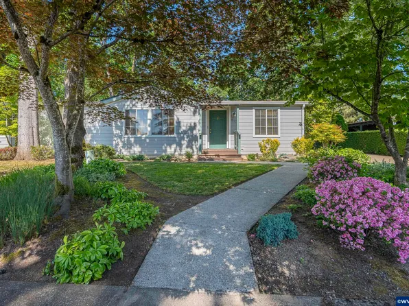 817 Woodland Ave, Woodburn, OR 97071