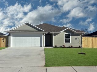 571 Shepherd St, Prairie Grove, AR 72753