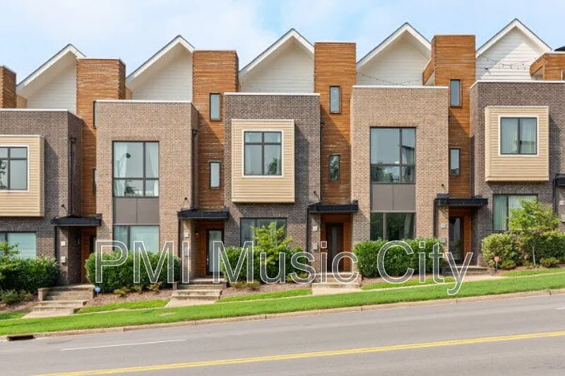 4 bed, 3.0 bath, 2195 sqft, $4,700 — Photo 2