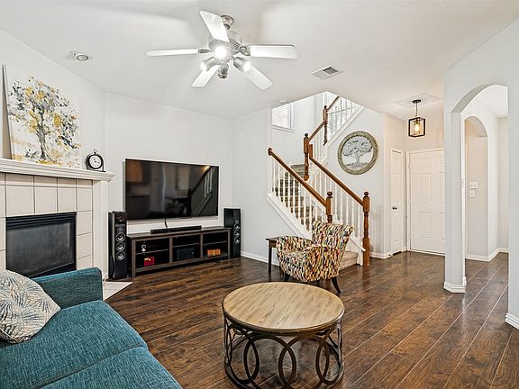 3rd image of 10513 Greenbriar Ln