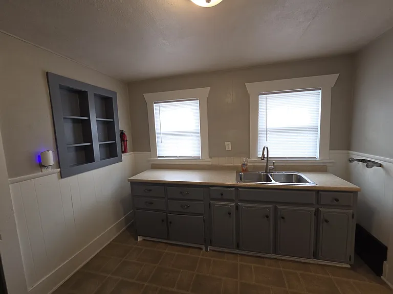 255 N Elizabeth Ave — Photo 7