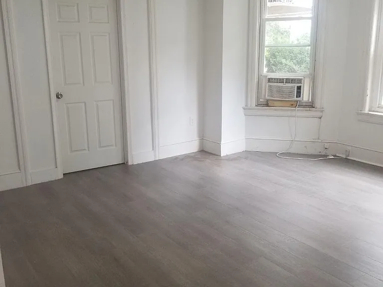 1106 Olive St #1 — Photo 7