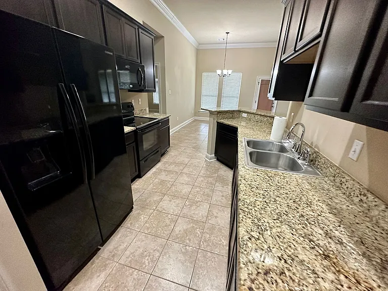 42537 Wynstone Dr — Photo 2