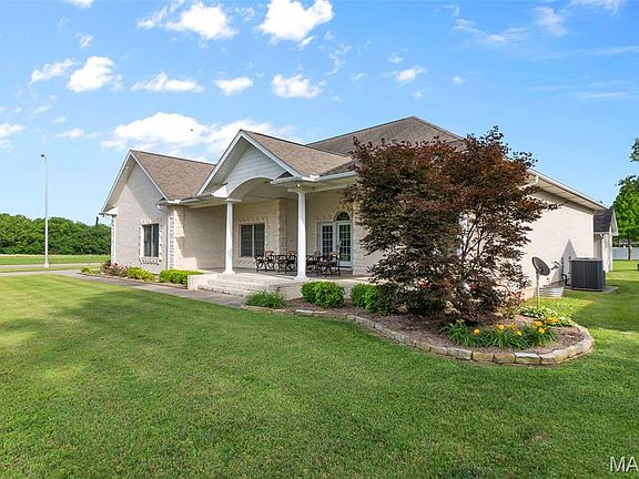 2nd image of 915 Plantation Blvd