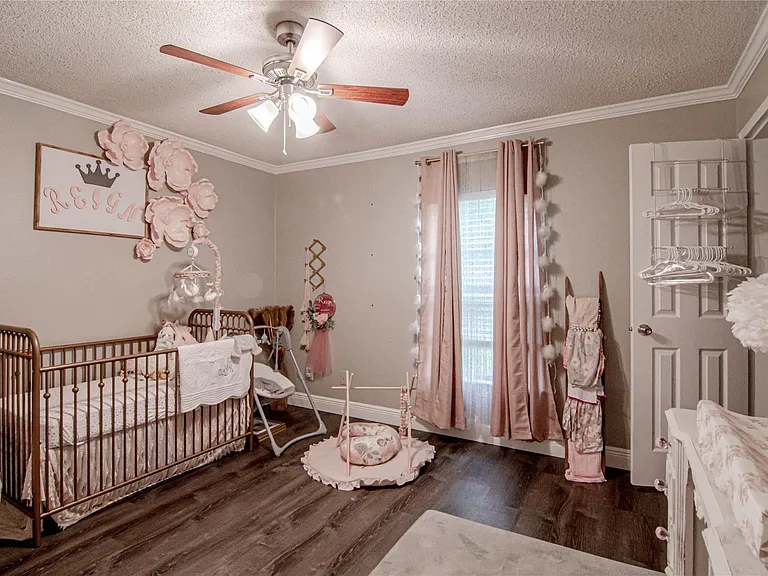 160 Varsity Dr — Photo 24