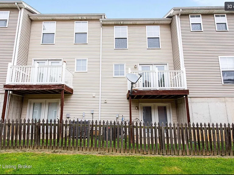 402 Clare Ln #402 — Photo 30