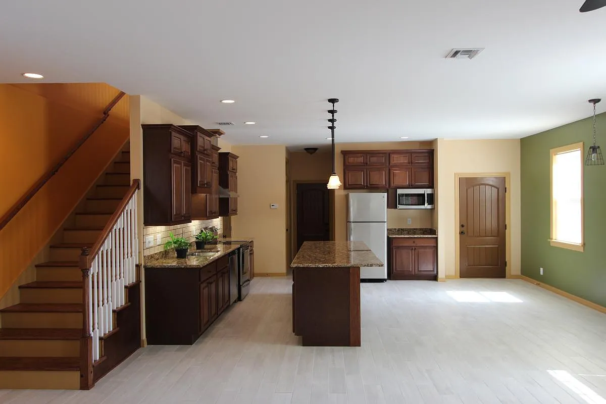 3 bed, 2600 sqft, $3,495 — Photo 4