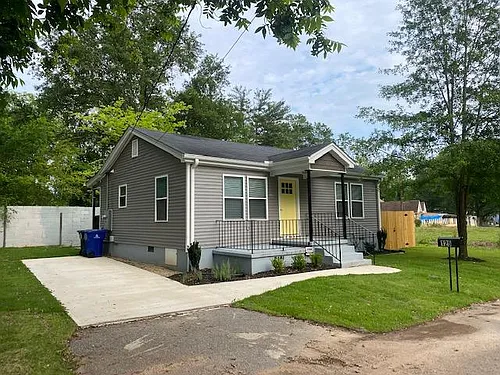 125 Dobbs St Photo 1