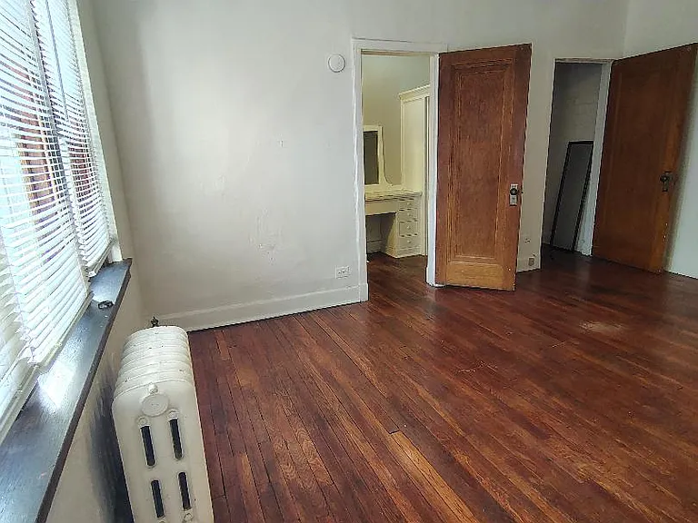 Devonshire Apartments at 1107 Pennsylvania St — Photo 21