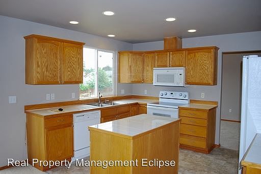 3rd image of 2321 190th St SW