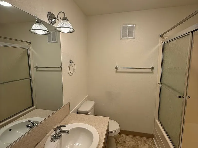 401 Madrona Ave SE #5 — Photo 12