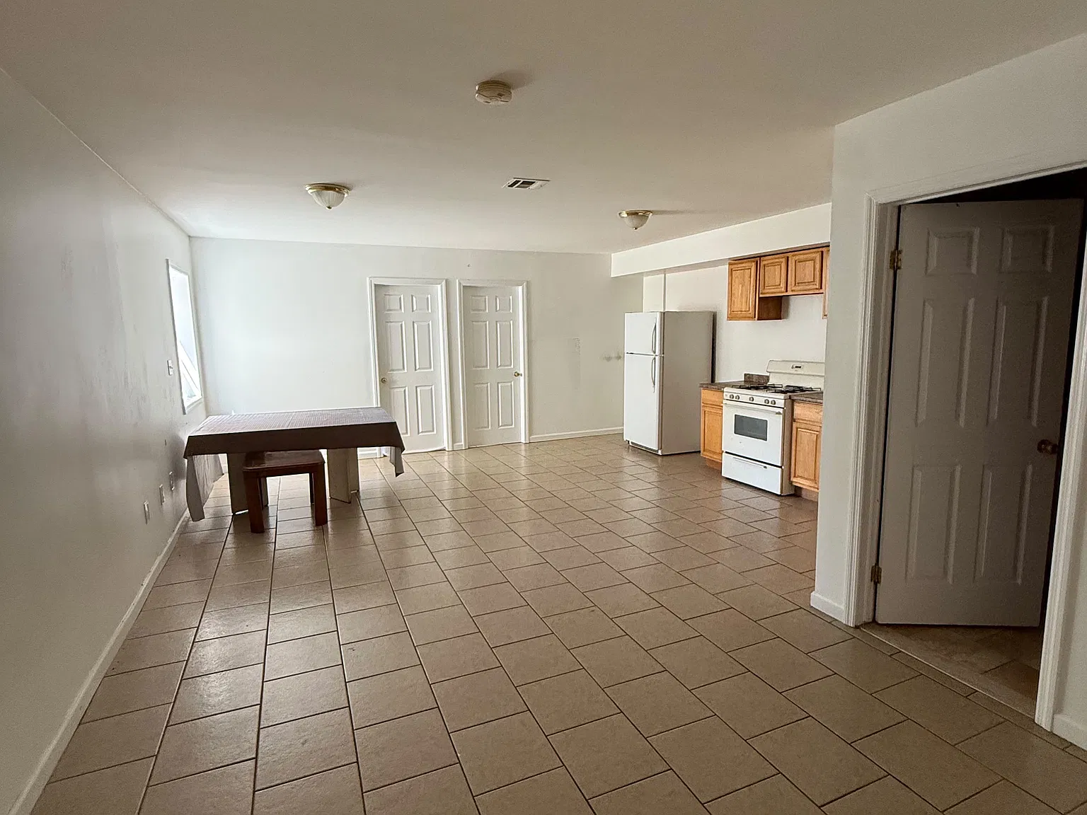 2 bed, 800 sqft, $2,000 — Photo 2