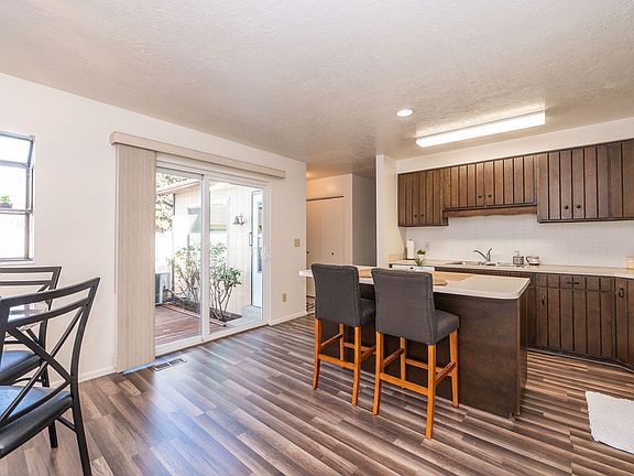 3rd image of 621 Coachman Way