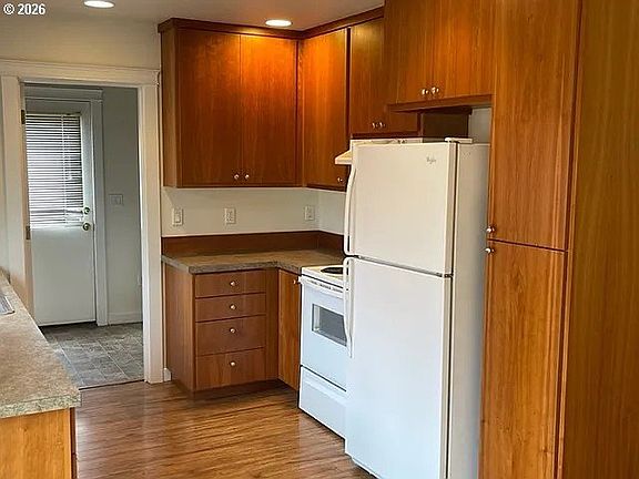 4th image of 6408 SE Lambert St