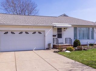 1595 Chelmsford Rd, Mayfield, OH 44124