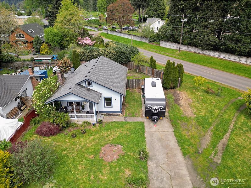 3rd image of 210 Rosewood Street