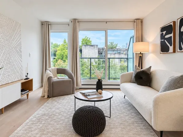 1355 W 4th Ave #10, Vancouver, BC V6H 3Y8