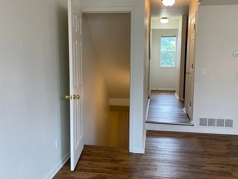 2950 Neil Dr #8 — Photo 10