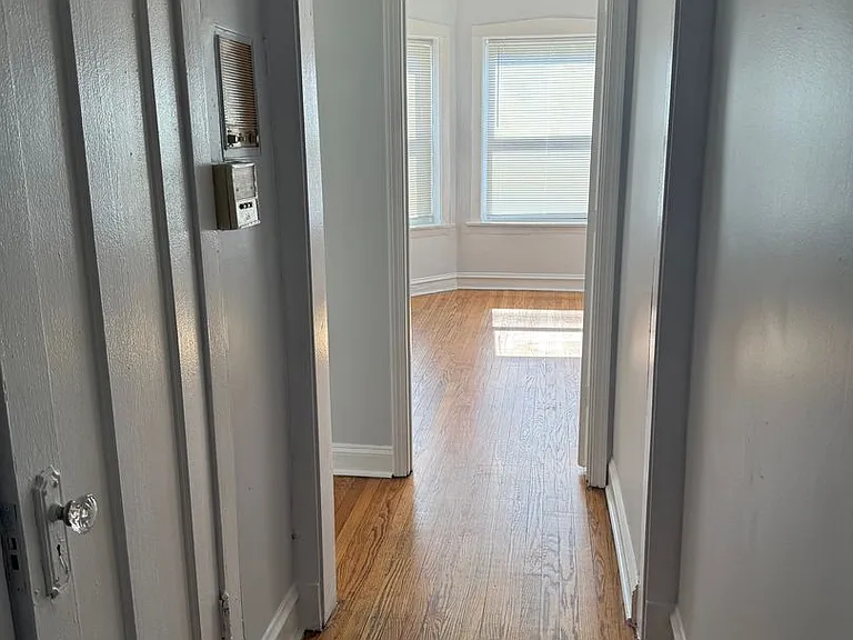 SPACIOUS 2 BEDROOM APARTMENTS AVAILABLE — Photo 63