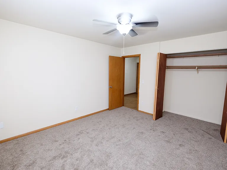 Pleasant Ave Apartments — Photo 16