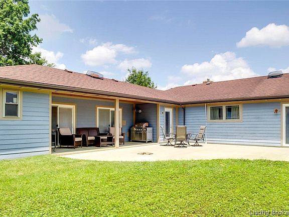 3rd image of 121 Franklin Drive