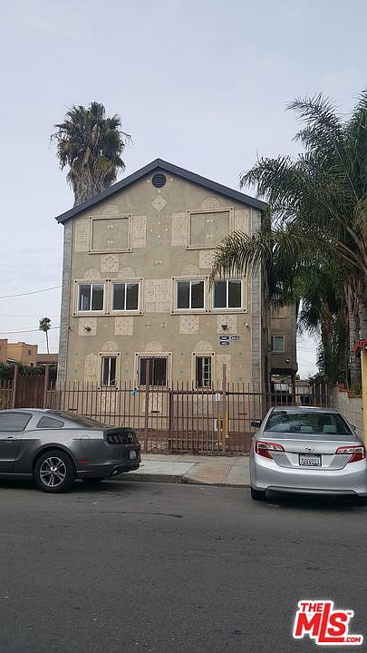1st image of 443 W 49th St