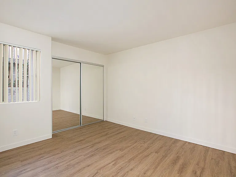 Available June! Newly Remodeled 2bd/1ba Beautiful Crown Point Condo! Only $3,595/Mo! — Photo 7