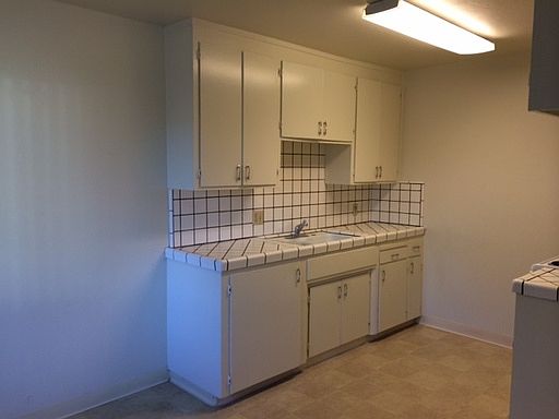 4th image of 60 W 5th St APT 1