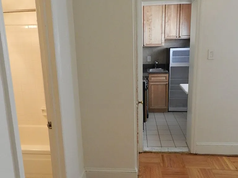 1616 Pine St — Photo 4