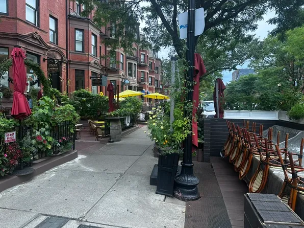 274 Newbury St #1, Boston, MA 02116