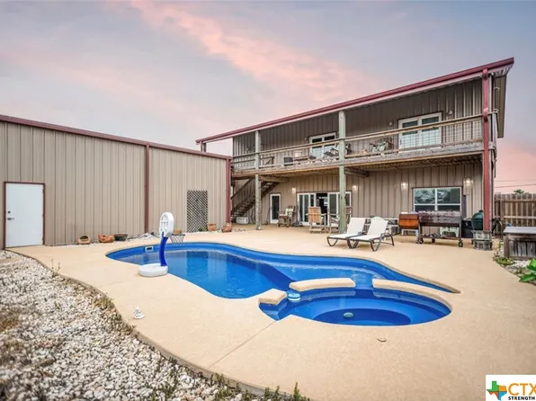 1409 W Maple St, Port O Connor, TX 77982