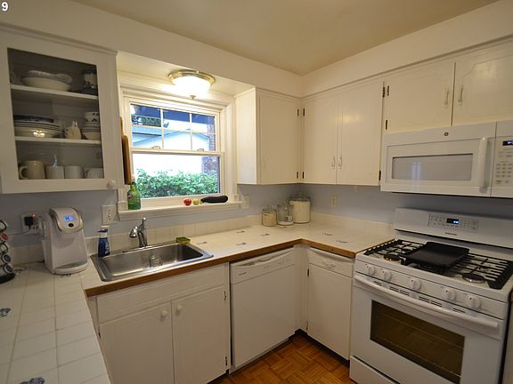 3rd image of 13291 Eastborne Dr