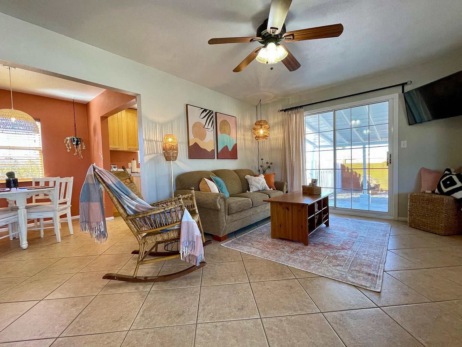 2 bed, 1027 sqft, $2,050 — Photo 4