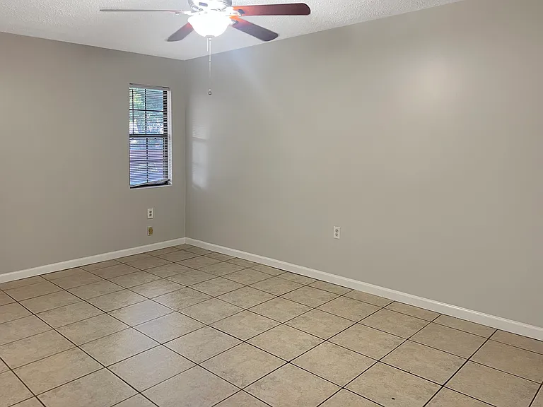 1101 Isbell St — Photo 3