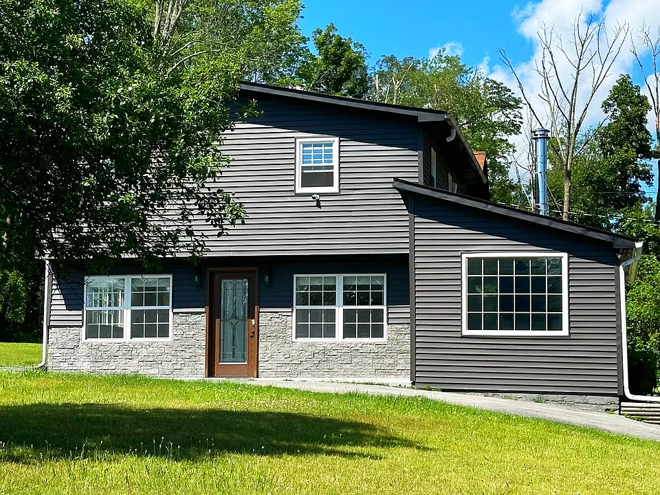 16 Strack Rd